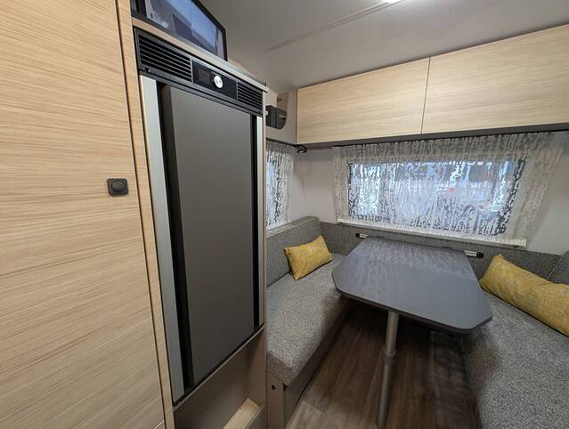 fendt next 381 kuehlschrank sitzecke