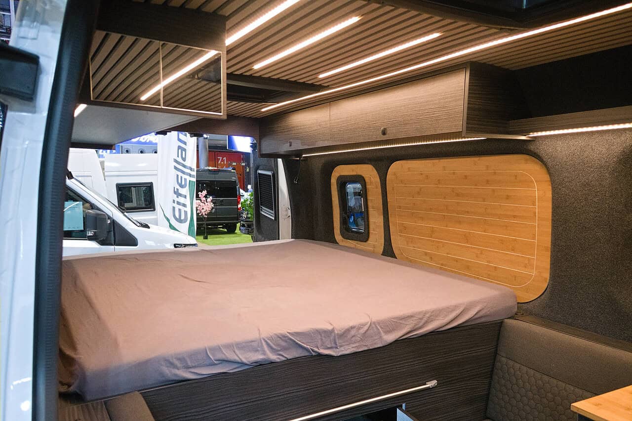Nissan Interstar Eifelland auf der CMT 2026 - Bett im Heck
