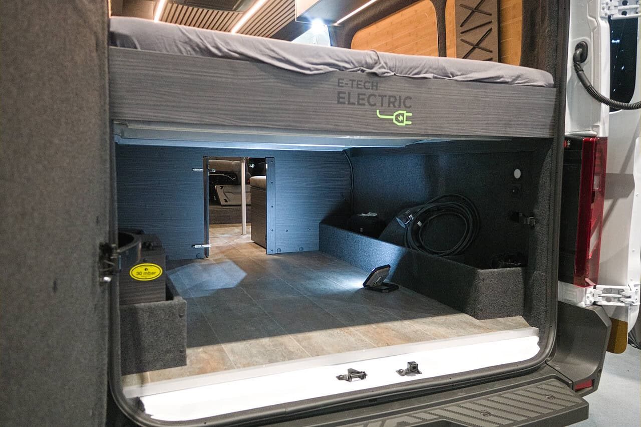 nissan interstar eifelland stauraum bett