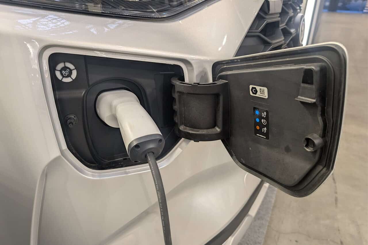 Panama Peak P10H: Warum der neue 232 PS Hybrid-Camper die Campingbranche revolutioniert 6 panama peak p10h elektro