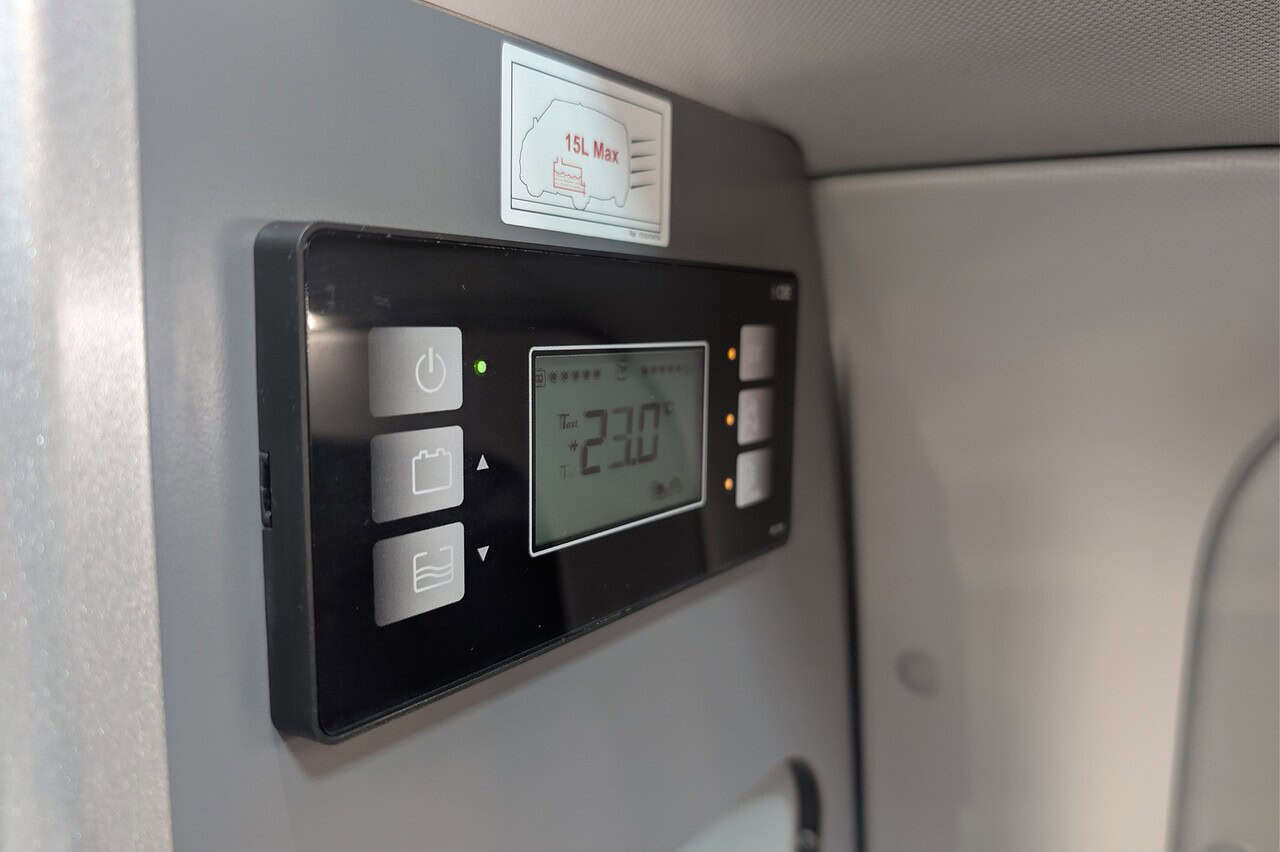 Panama Peak P10H: Warum der neue 232 PS Hybrid-Camper die Campingbranche revolutioniert 7 panama peak p10h steuerung