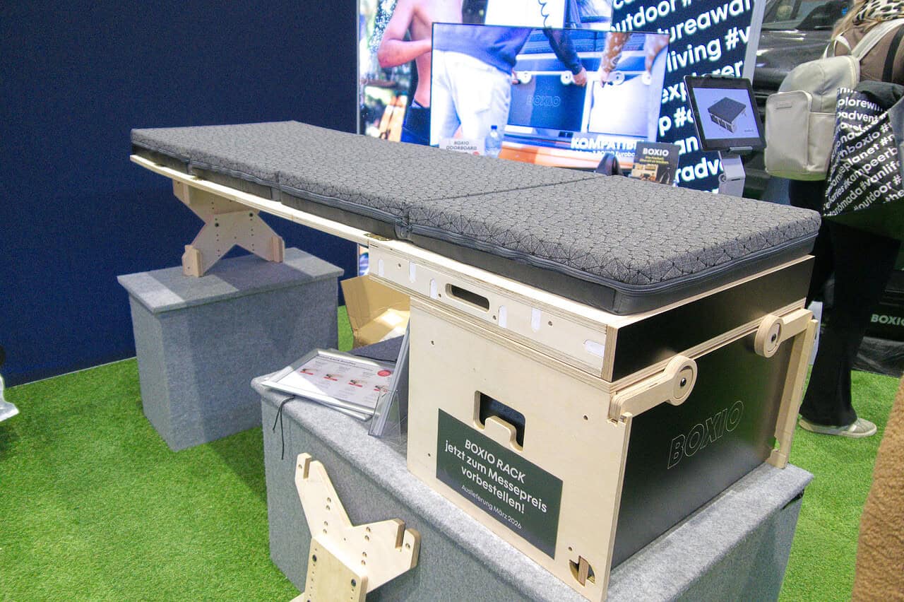 Kein Bohren, kein Schleppen: Warum das neue BOXIO Rack-System das Vanlife verändert 2 BOXIO Rack auf der REISEN & CARAVANING Hamburg 2026