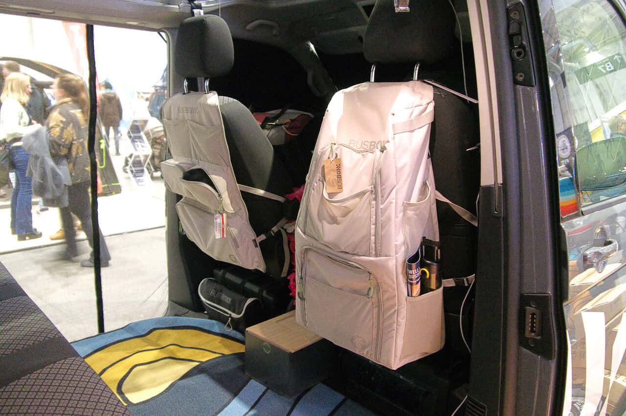 Ordnung mit System: Warum wir in Hamburg an diesen Camping-Gadgets von BusBoxx nicht vorbeikamen 3 busboxx organizer sitzrueckseite