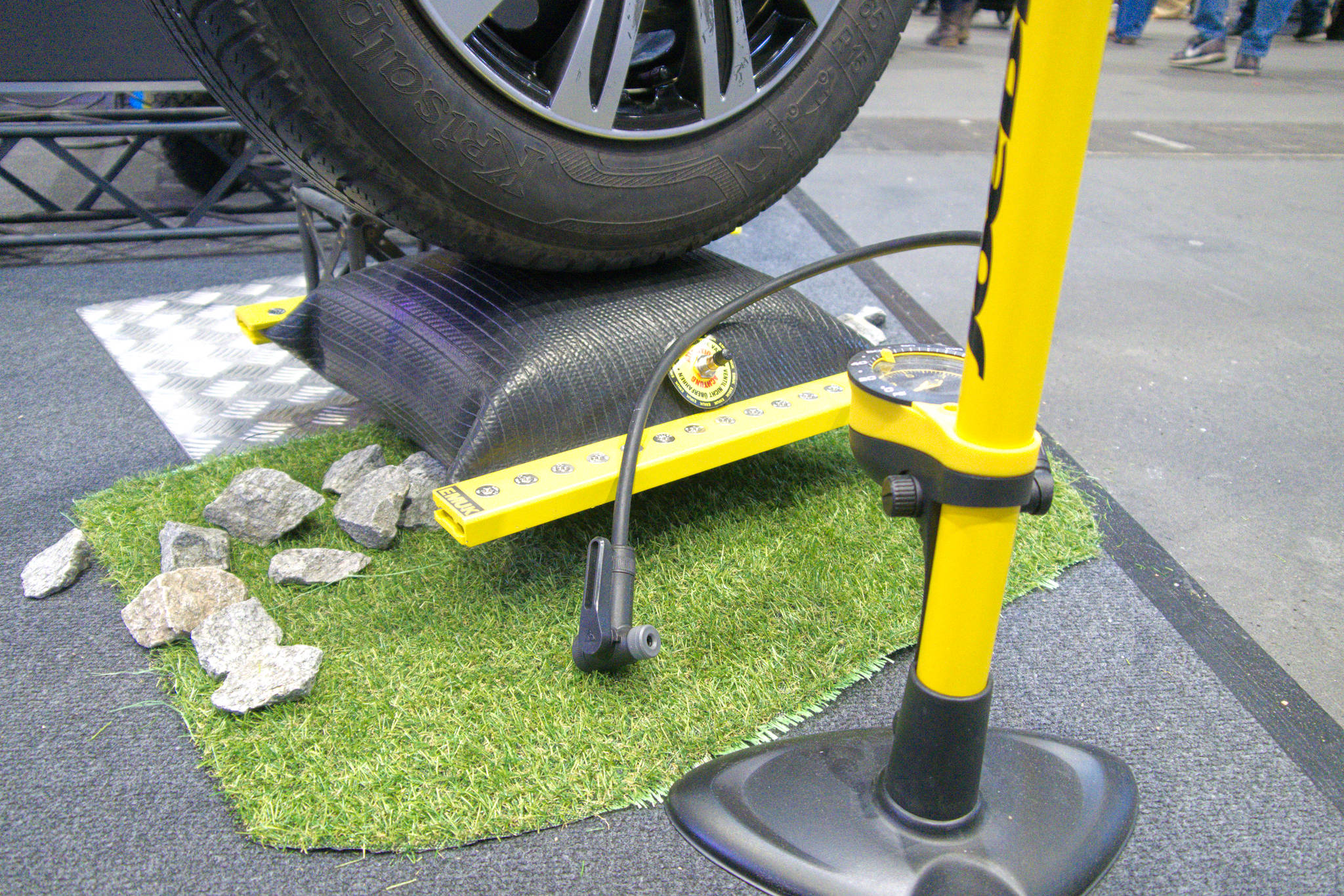 Camping Wagner Deal: EMUK Air-Lift für die Ausrichtung von Wohnmobil & Wohnwagen zum Bestpreis