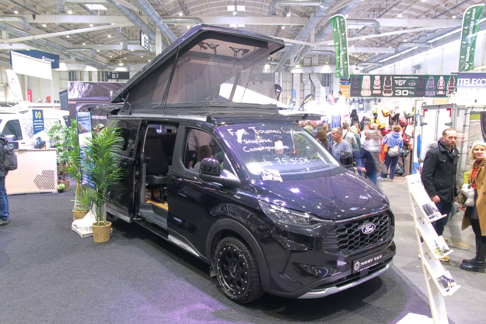 Für den Alltag und Camping-Reisen: Dieser Ford-Camper passt in jede Parklücke und zu jedem Abenteuer