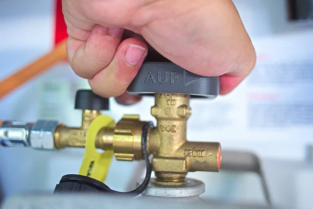 auf und zudrehhilfe fuer gasflaschen ventil handrad camperstyle shop