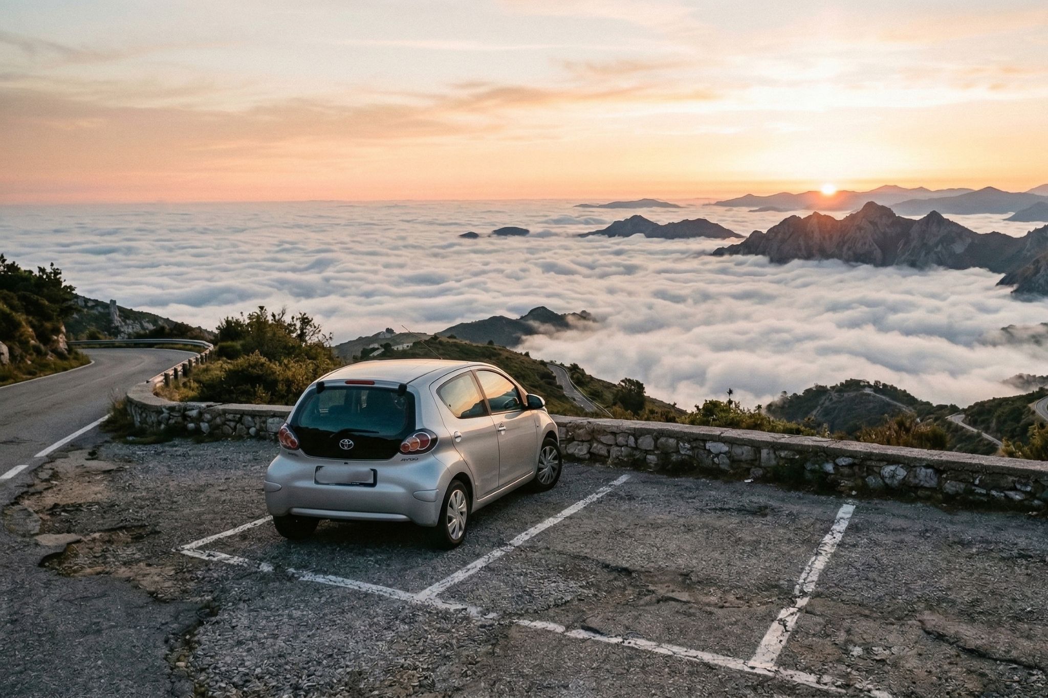 Mikro-Camping im Kleinwagen: Wenn der Toyota Aygo zum Reisemobil wird