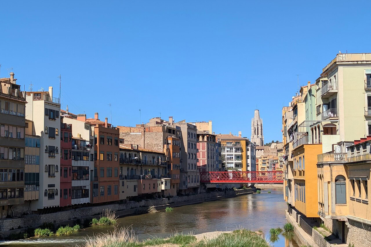 girona haeuser am fluss