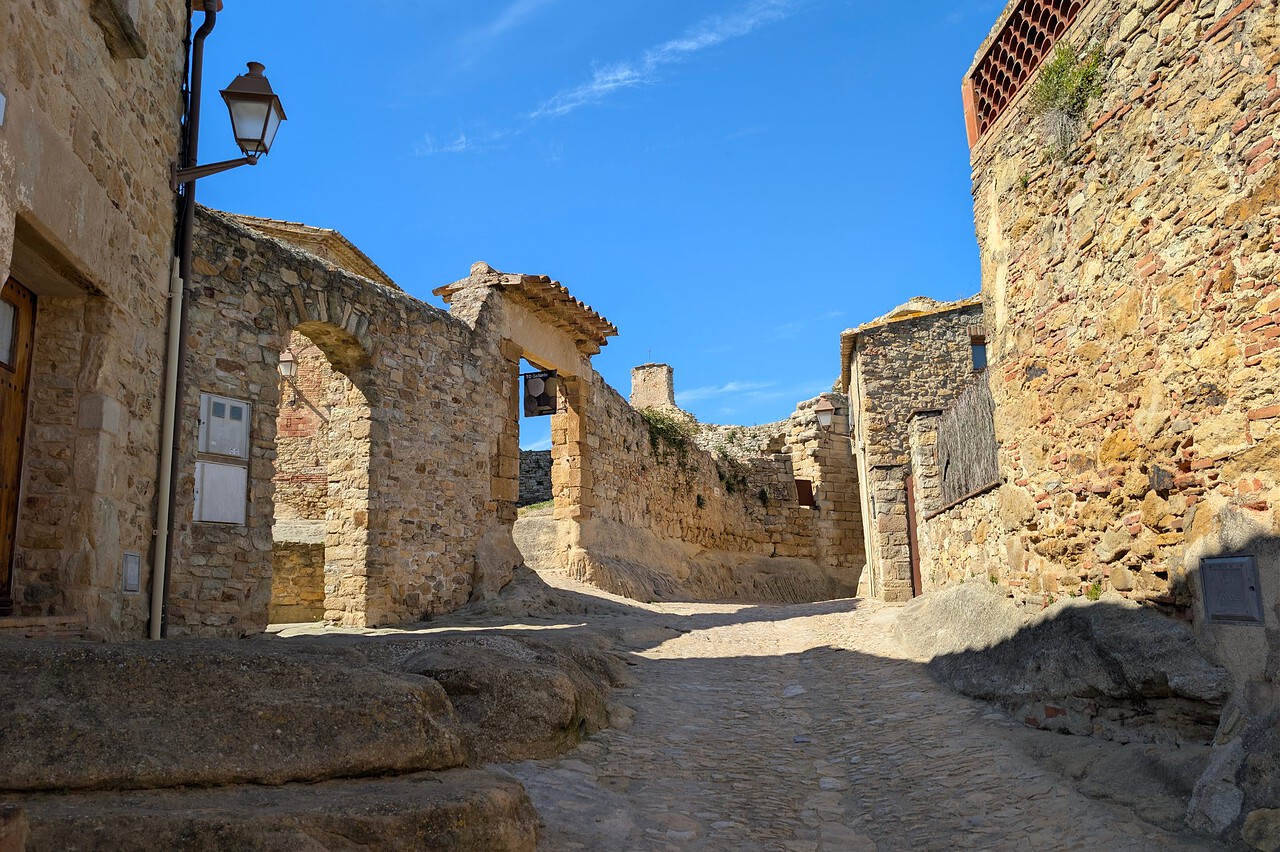 peratallada mittelalterliches dorf